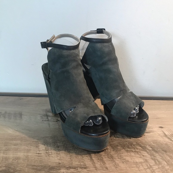 SURFACE TO AIR Gray SUEDE Open Toe PLATFORM HEELS - Picture 2 of 8